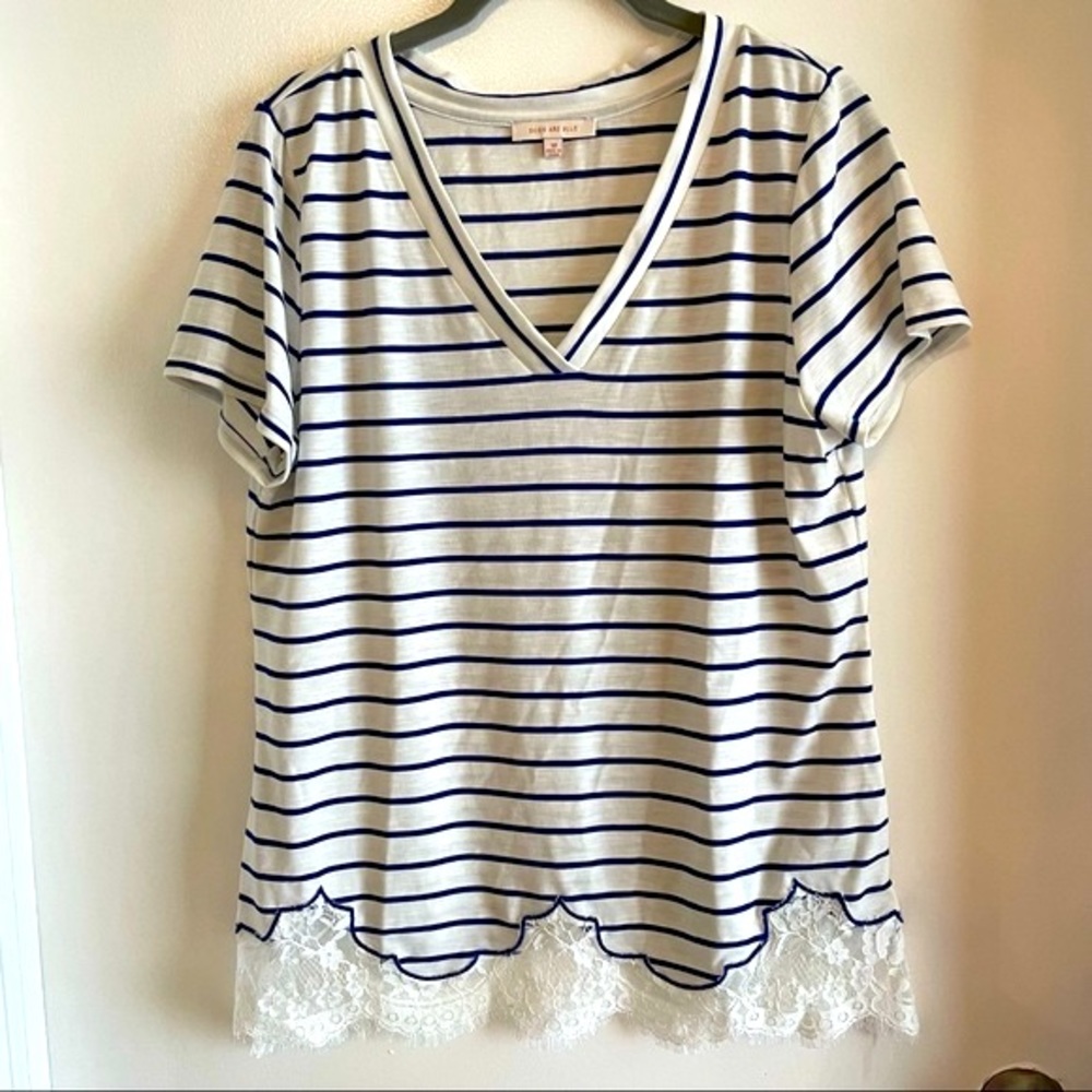 SKIES ARE BLUE White with Blue Stripe Knit TOP! NWOT T Shirt. Medium